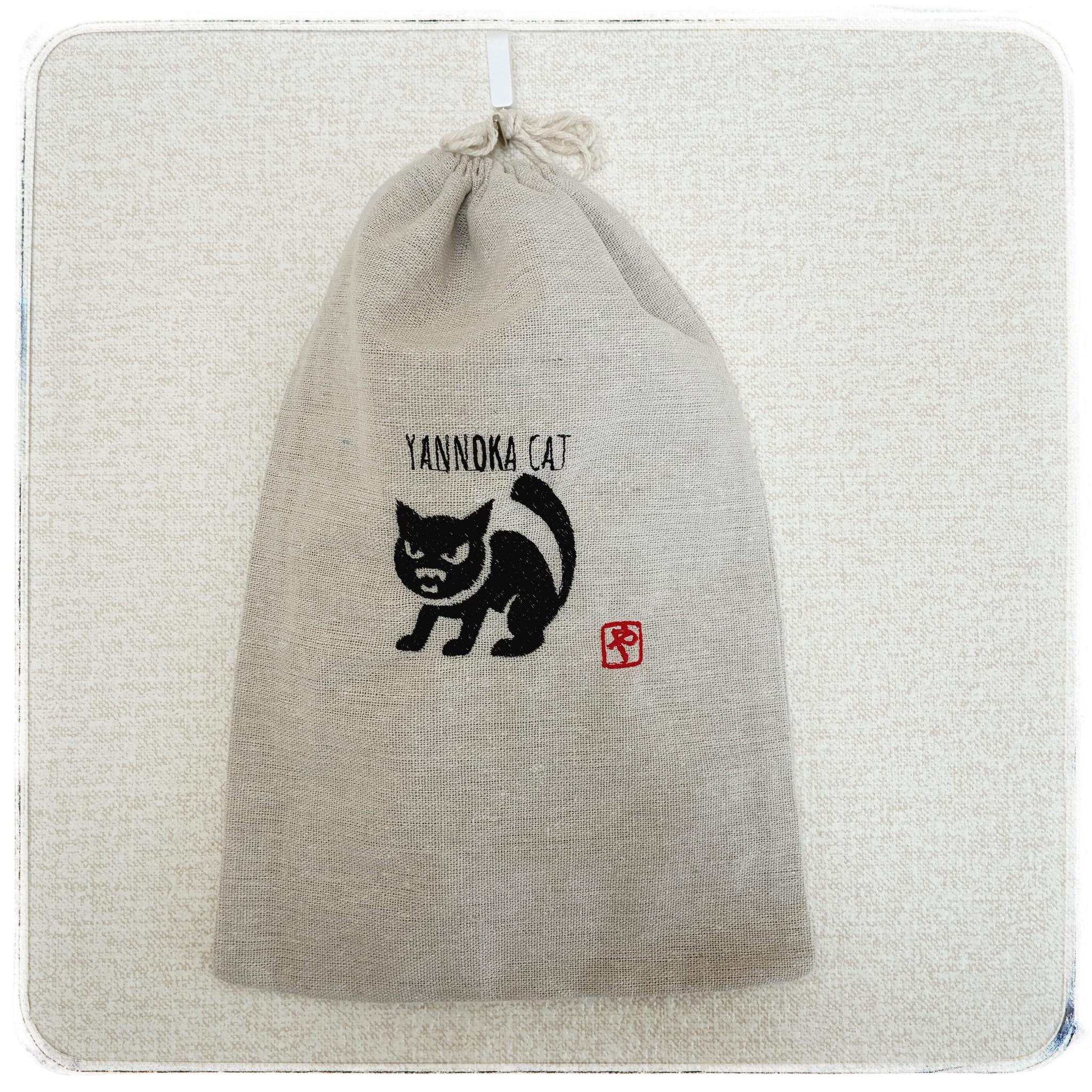 やんのか猫のナチュラル巾着　生成りコットン小物入れ・コスメポーチ・バッグ整理袋　名入れ可
