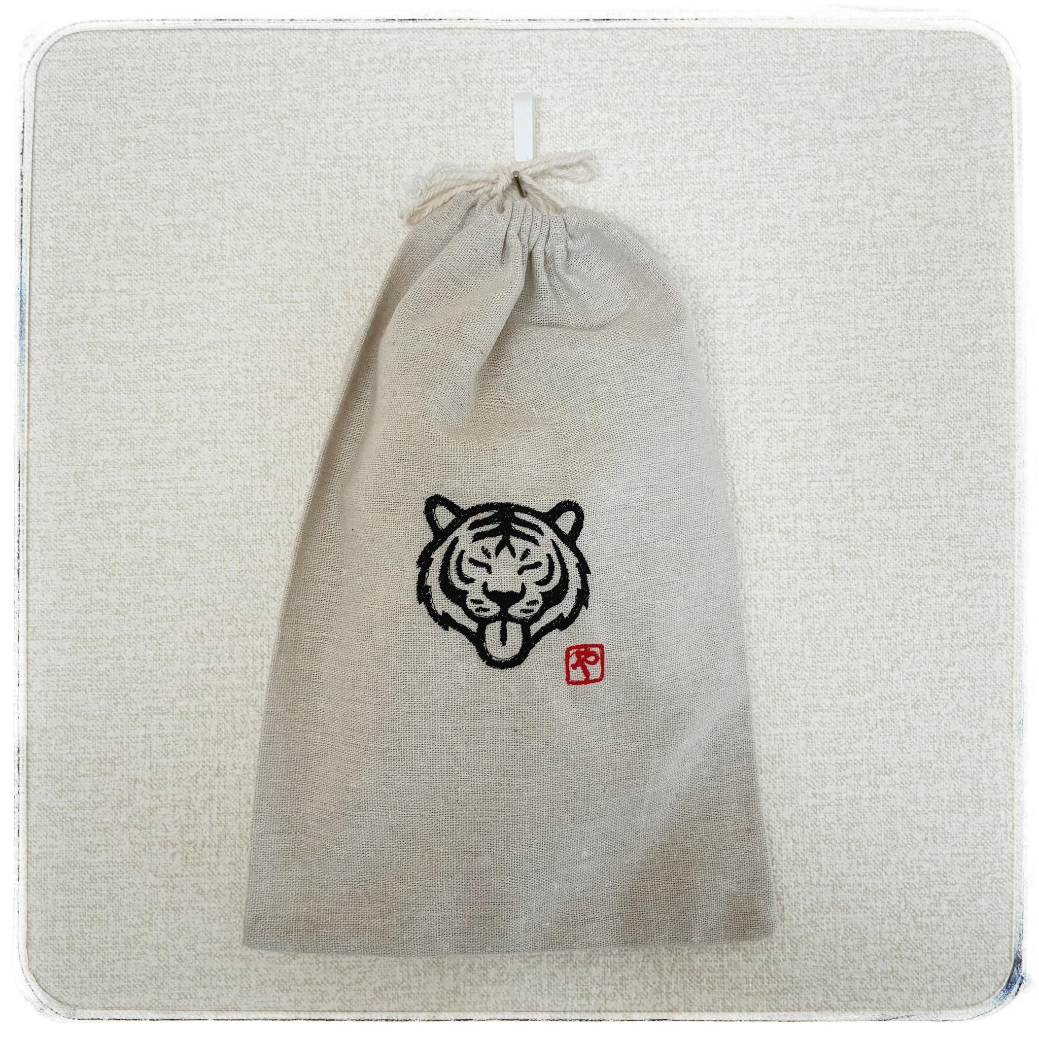 虎(タイガー)のナチュラル巾着　生成りコットンの小物入れ・コスメポーチ・バッグ整理袋　名入れ可